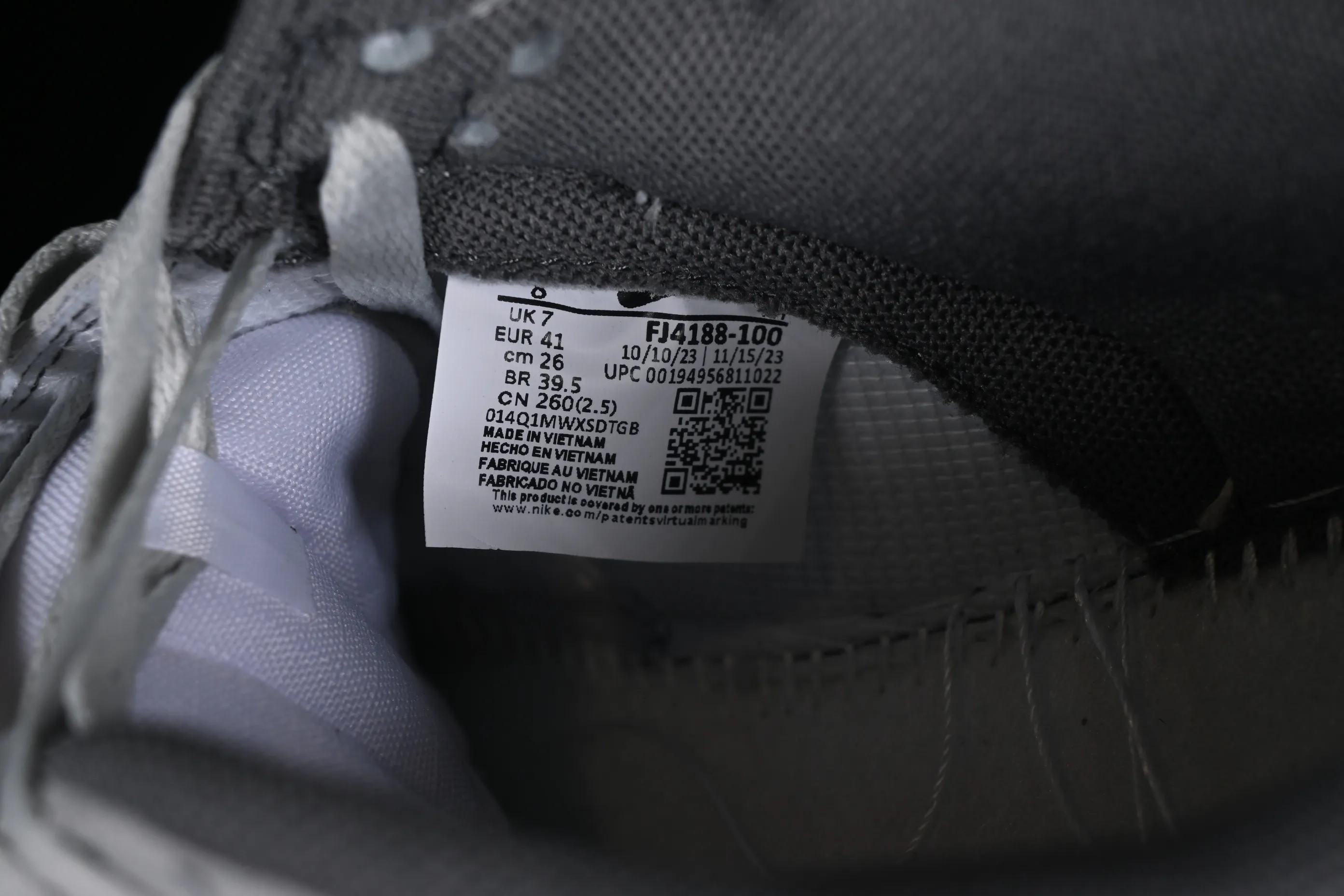 All Categories Nk SB Dunk Series Nk SB Dunk Low Low-top sneakers Nk Dunk Low "Light Carbon"​ Simple gray and white SB low-top casual sneakers FJ4188-100